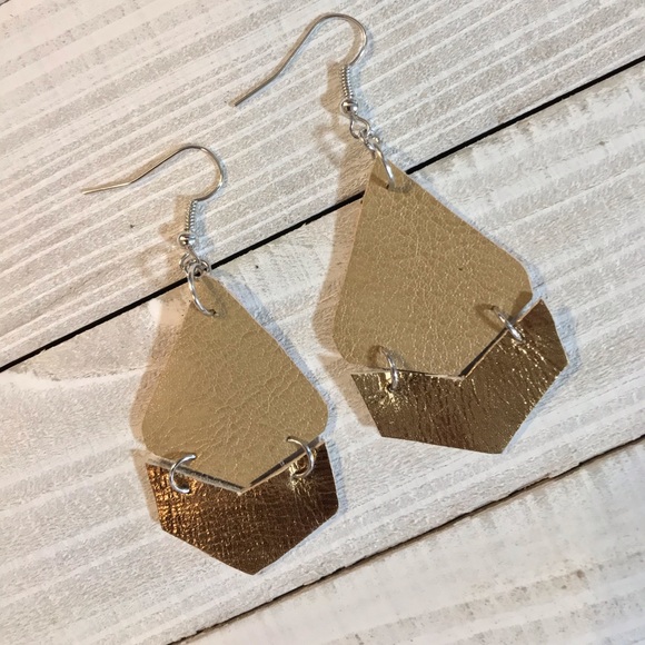 Tan faux leather earrings - Picture 1 of 1